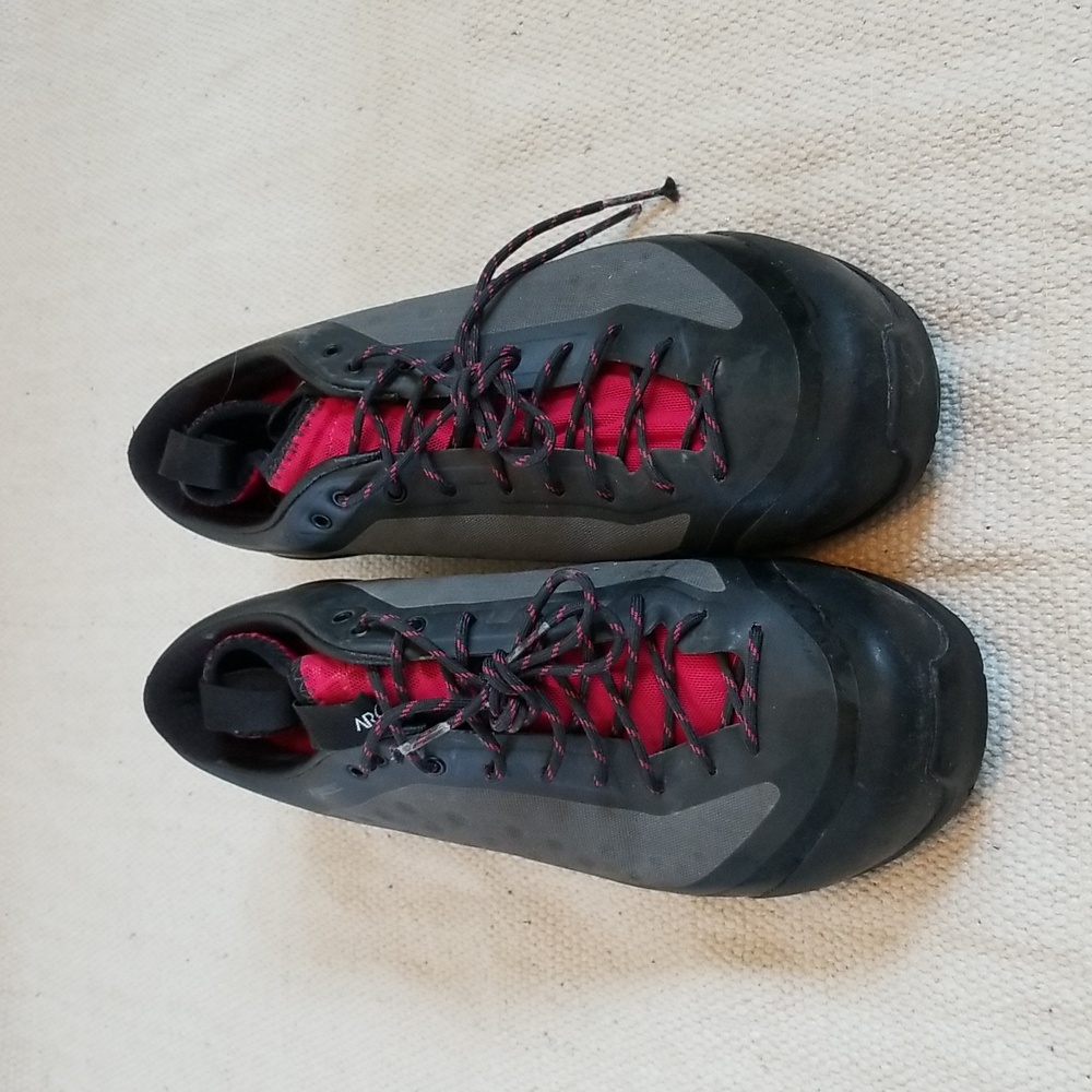 ArcTeryx GTX approach shoes mens 9.5